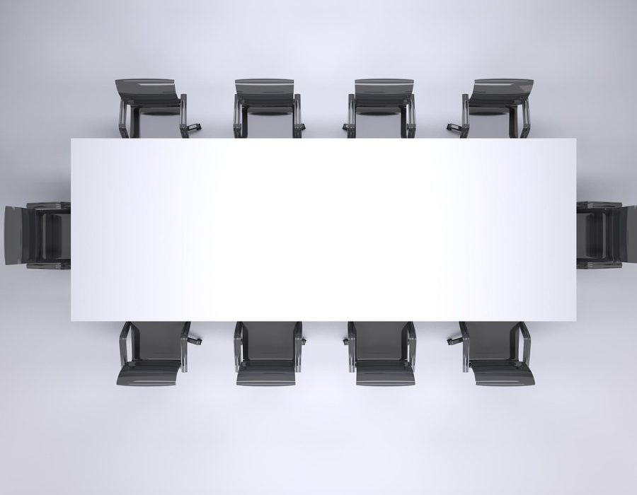 dqd编辑团队成员在会议桌前逐条比对公开资料，桌上摆着打印稿与便签，白板上贴着分类标签，室内光线明亮，体现信息核对与内容整理的严谨工作场景